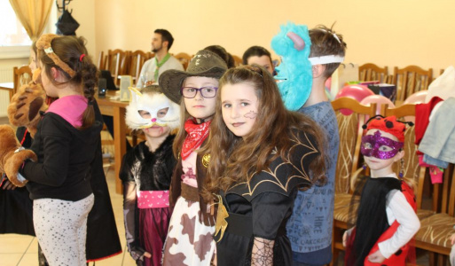 Detský karnevál 19. februára 2017 Miestna organizácia CSEMADOK-u a skauti zorganizovali už tradičný detský fašiangový karnevál pre deti z celej obce.
