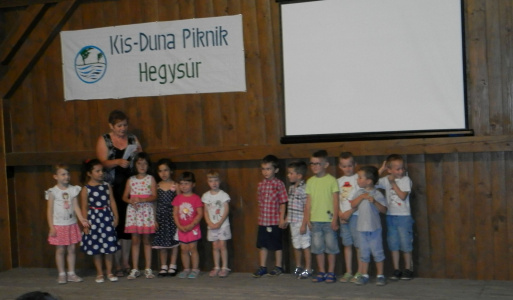 Malodunajský piknik - Kis- Duna Piknik Základná organizácia Csemadoku v Hrubom Šúri usporiadala podujatie s názvom Malodunajský piknik, ktoré sa uskutočnilo 25. júna 2017 o 16.00 v priestoroch „Pod prístreškom“ za základnou školou. Po vystúpení žiakov materskej školy a základnej školy s vyučovacím jazykom maďarským nasledovala prednáška dr. Imreho Kajána z múzea v Zalaegerszegu o dejinách Dunaja. Program bol ukončený futbalovým zápasom. Počas podujatia sa predával guľáš a rôzne nápoje.
