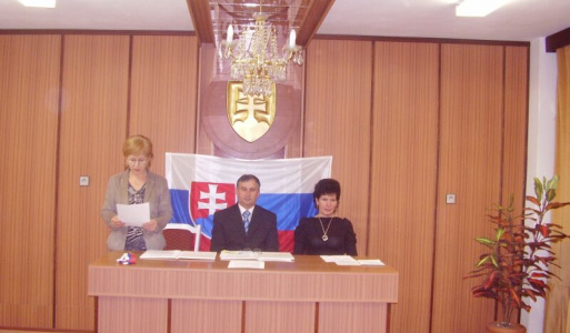 Ustanovujúce zasadnutie obecného zastupiteľstva obce Hruštín Ustanovujúce zasadnutie obecného zastupiteľstva 20.12.2010